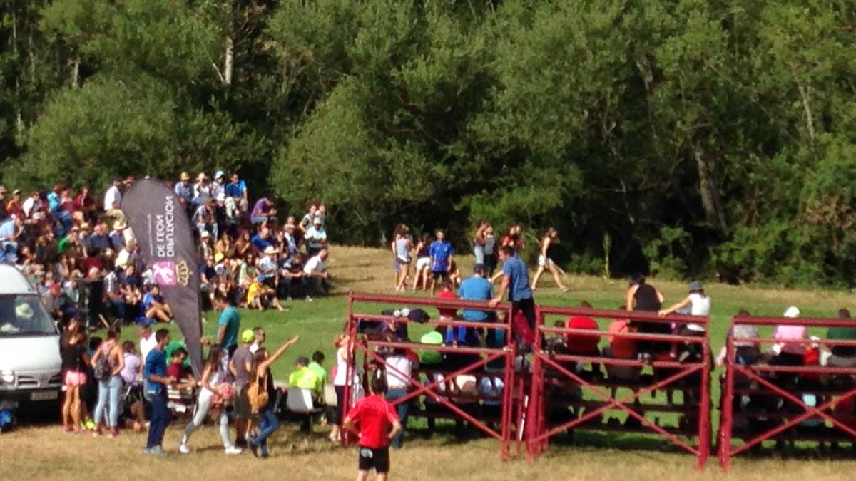 La lucha subió por primera vez en esta Liga a la montaña y Taranilla volvió a acogerla en un atractivo rincón, rodeado el corro de arboleda. | F. FERNÁNDEZ