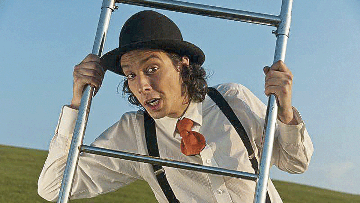 Pablo Picallo lleva este miércoles el arte circense a la céntrica Avda de Ordoño II dentro del ciclo Verano familiar.