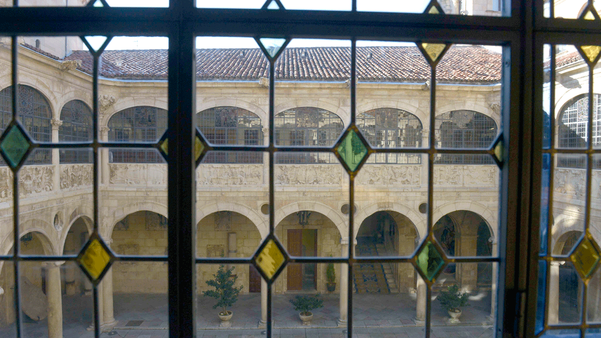 Vista del patio del Palacio de los Guzmanes, sede de la Diputación. | MAURICIO PEÑA