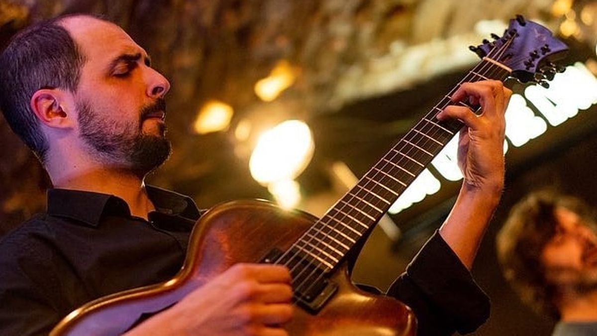 El virtuoso guitarrista francés Roamin Pilon, que actuará el miércoles 26 de agosto.