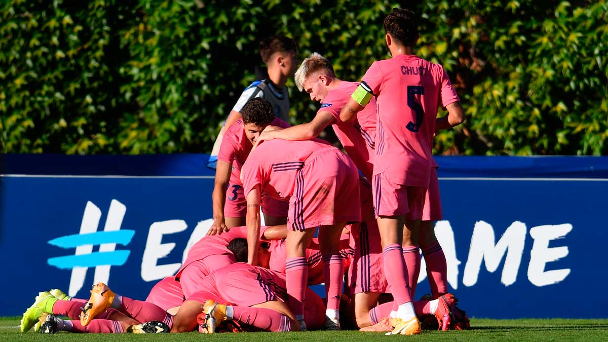 Los jugadores del Madrid, con Morante al fondo, celebran uno de los goles de su equipo en Nyon. | UEFA