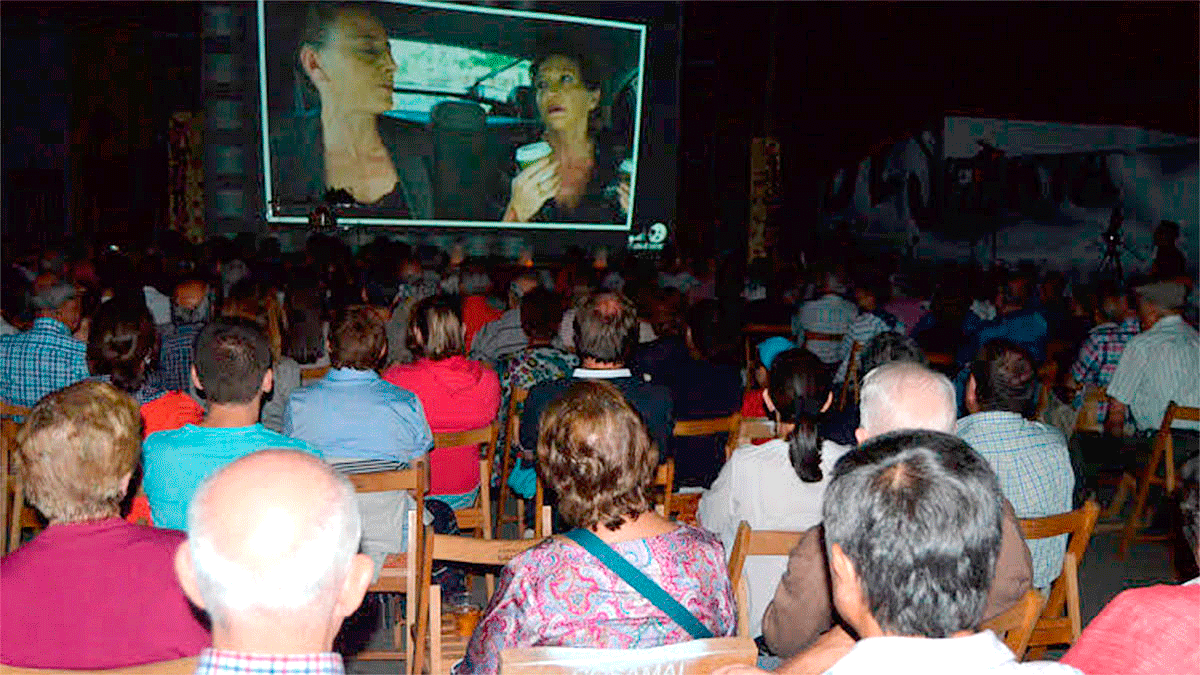Una imagen de archivo del Festival de Cine ‘Luna de Cortos’, que este año se traslada a Riego. | P.F.