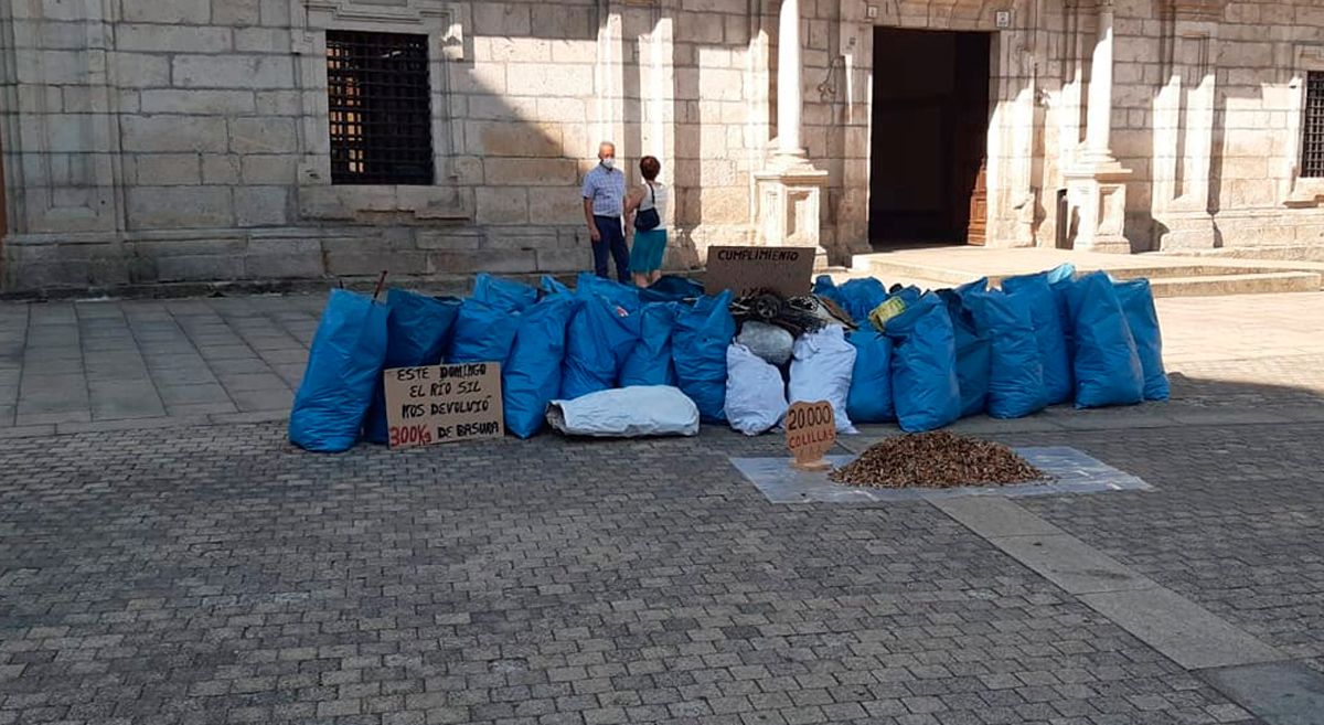 Basura recogida en anteriores convocatorias ante el Ayuntamiento.