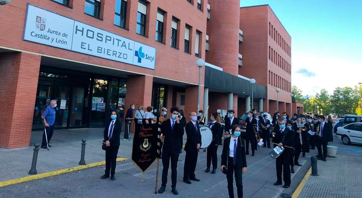 Última actuación de la banda frente al Hospital.