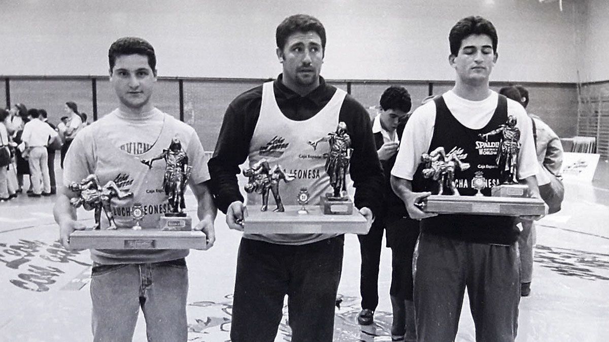 Los tres primeros campeones (1994): Eloy, Julio El Helicóptero y Agustín.