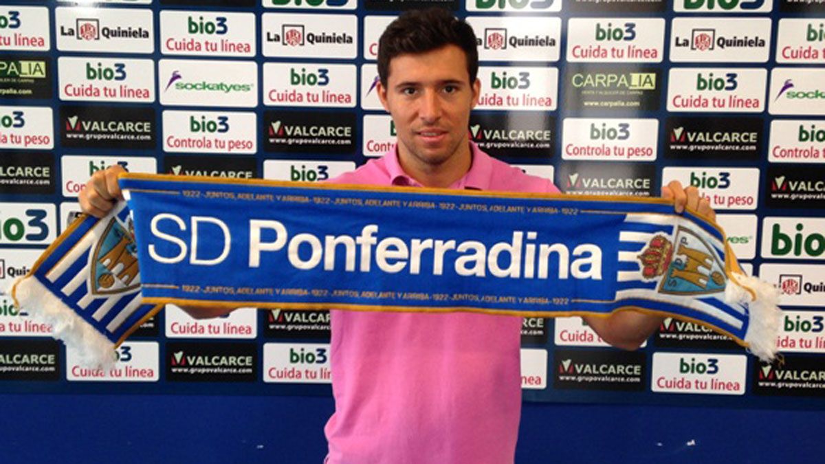 Alberto Domínguez, a la derecha, ya es jugador de la Deportiva. | SDP