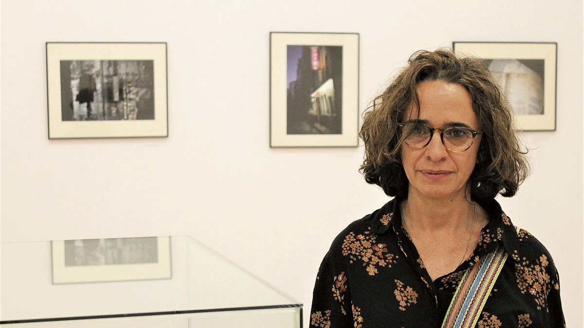 La fotógrafa Cecilia Orueta acudió el pasado miércoles a la inauguración de la exposición ‘París Clair-Obscur’.