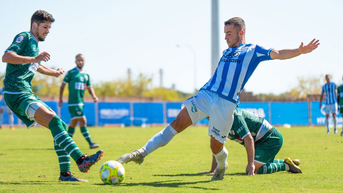 Rovirola, durante un partido. | AMADOR MAGRANER Rovirola, durante un partido. | AMADOR MAGRANER