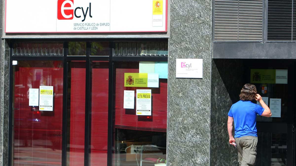 Imagen exterior de una de las oficinas que el Ecyl tiene en la capital leonesa. | MAURICIO PEÑA