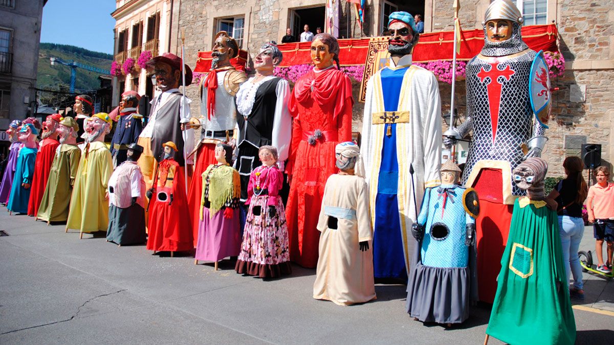 Conjunto de gigantes y cabezudos villafranquinos	una piezas de arte que cada año invitan a festejar. | FOTOS CELA