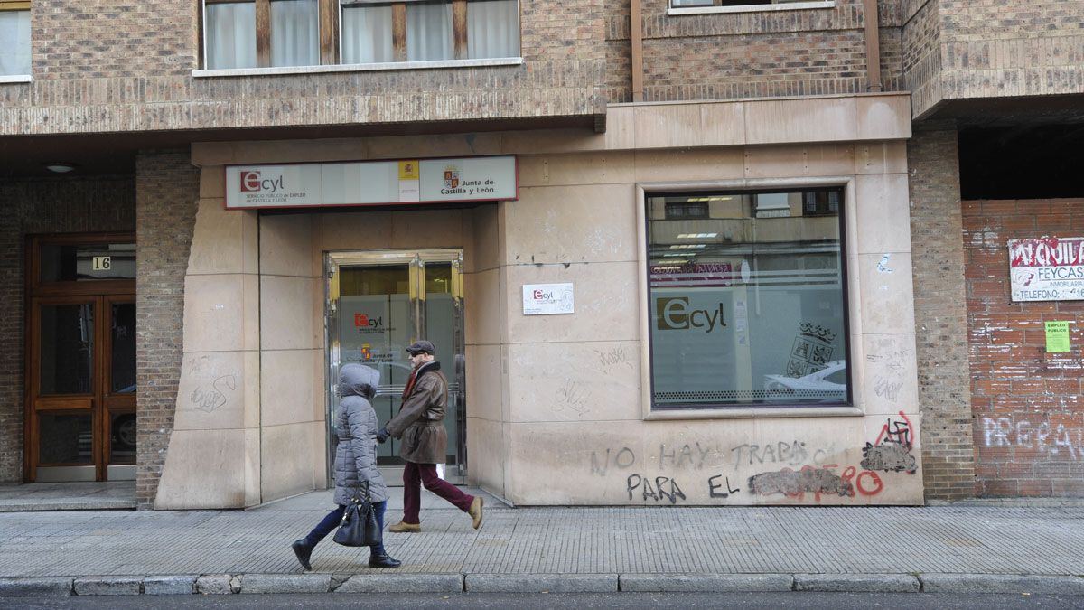 Foto de archivo de la oficina del Ecyl en León. | DANIEL MARTÍN