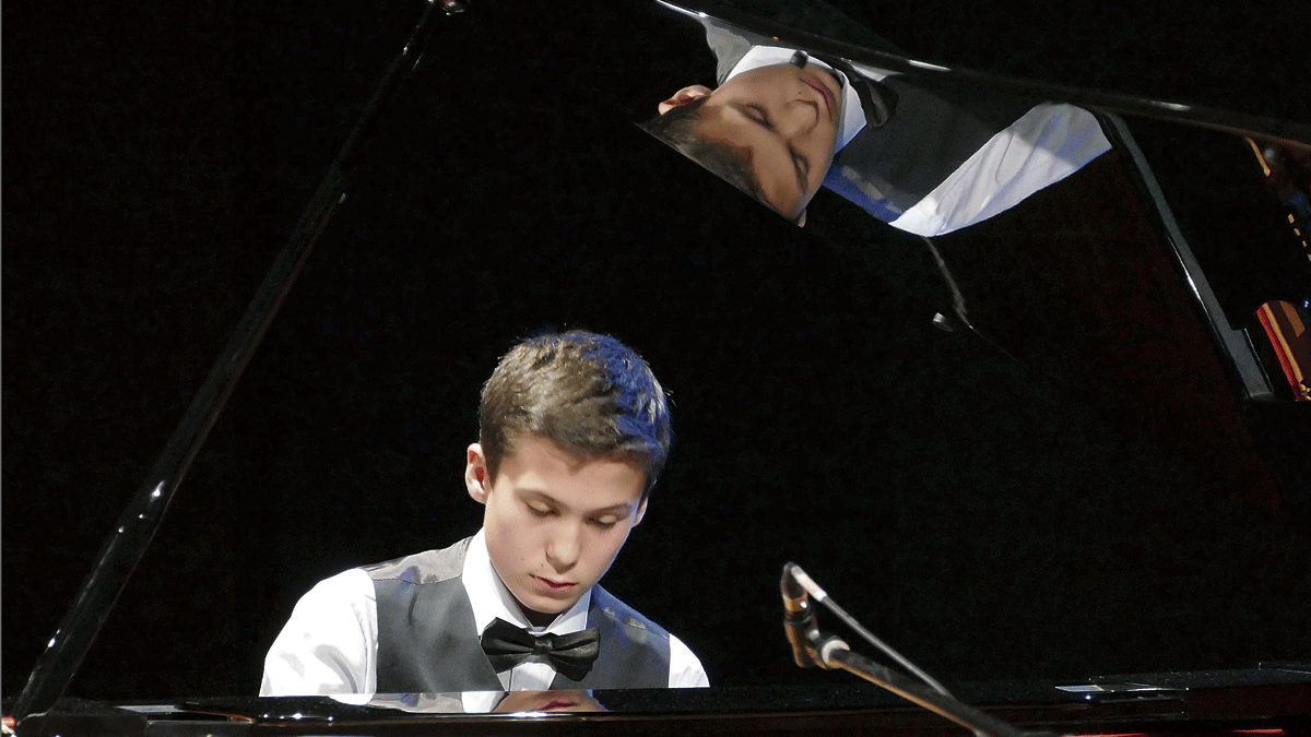 El joven pianista portugués Máximo Klyetsun ofrece este miércoles en el Auditorio ÁngelBarja un concierto con obras de Albéniz, Da Motta, Falla, Blanco y Piazzolla.