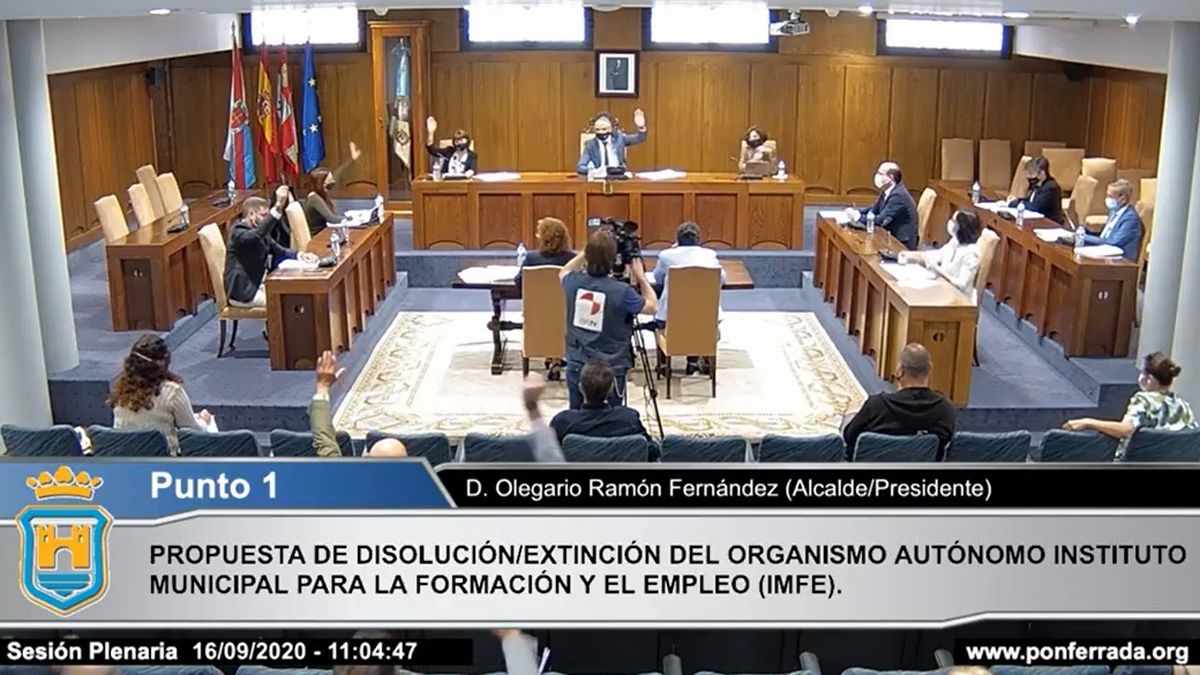 Imagen de la votación en la retransmisión telemática del pleno a través de la web municipal.