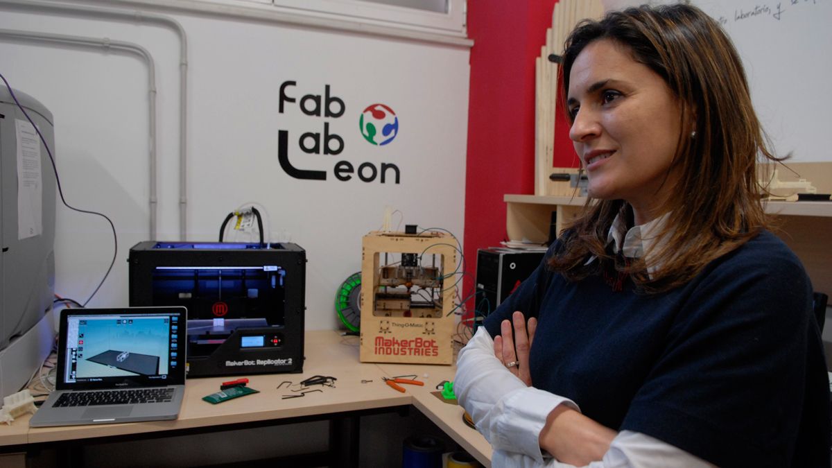 La responsable de Fab Lab León, Nuria Robles. | MAURICIO PEÑA