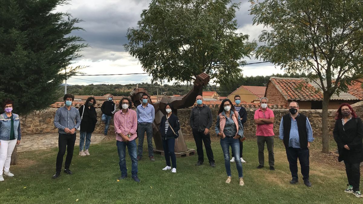 Los asistentes a la inauguración de la exposición. | L.N.C.