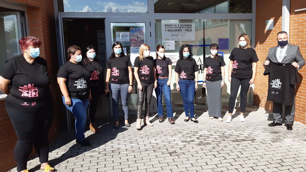 Lectura del manifiesto en el Centro de Alzheimer Bierzo.
