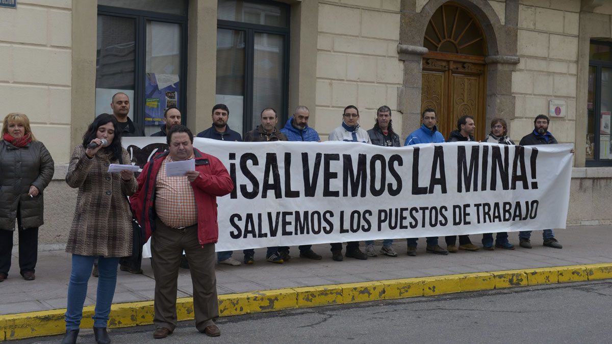 Concentración en apoyo al sector de la minería del carbón en el mes de marzo en La Robla. | MAURICIO PEÑA