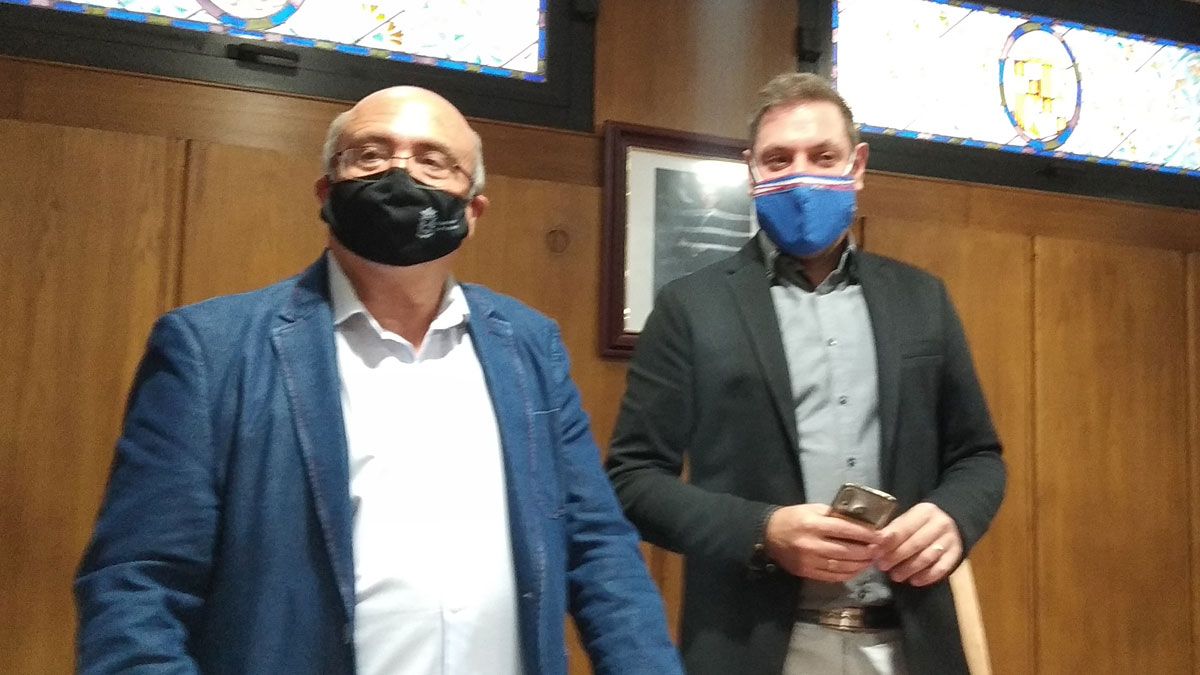 López y Alonso en la presentación del nuevo concejal. López y Alonso en la presentación del nuevo concejal.