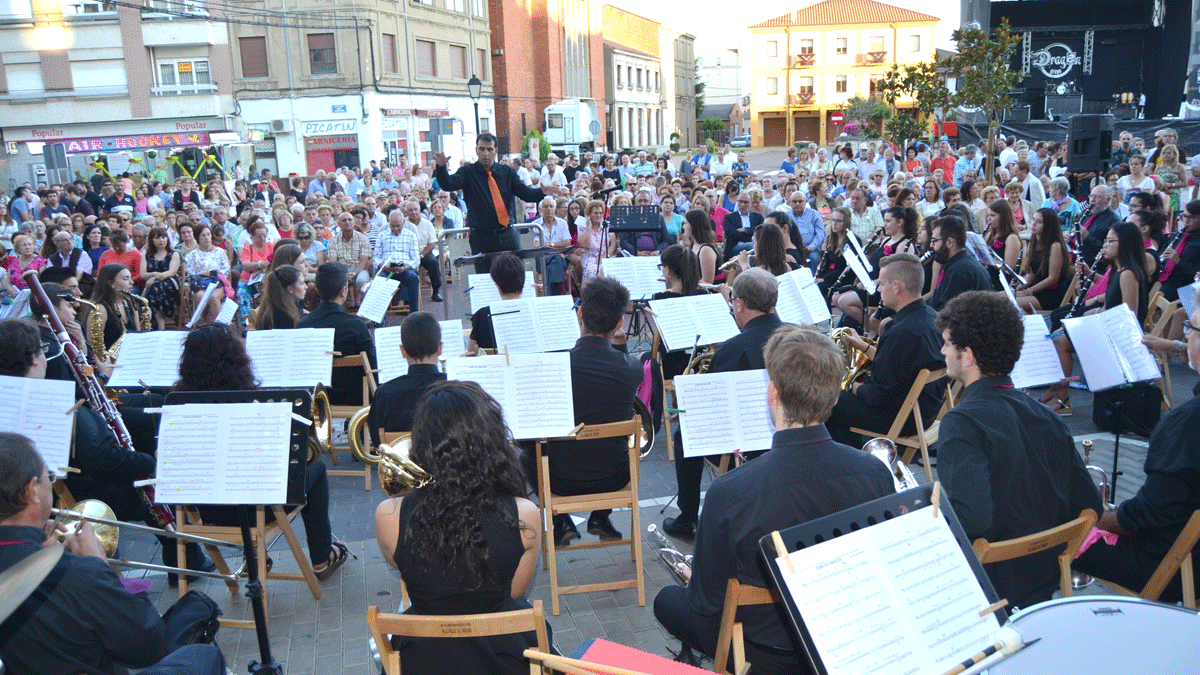 Imagen de archivo de un concierto de la banda de música, en Veguellina. | P.F.