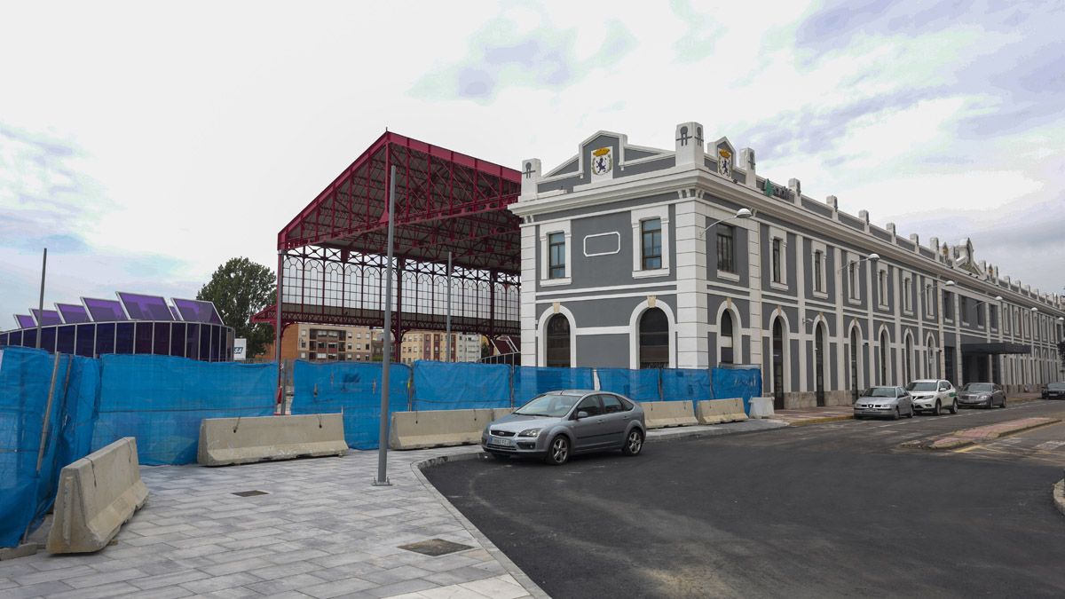 Imagen exterior de la antigua estación de trenes de León. | CAMPILLO (ICAL)