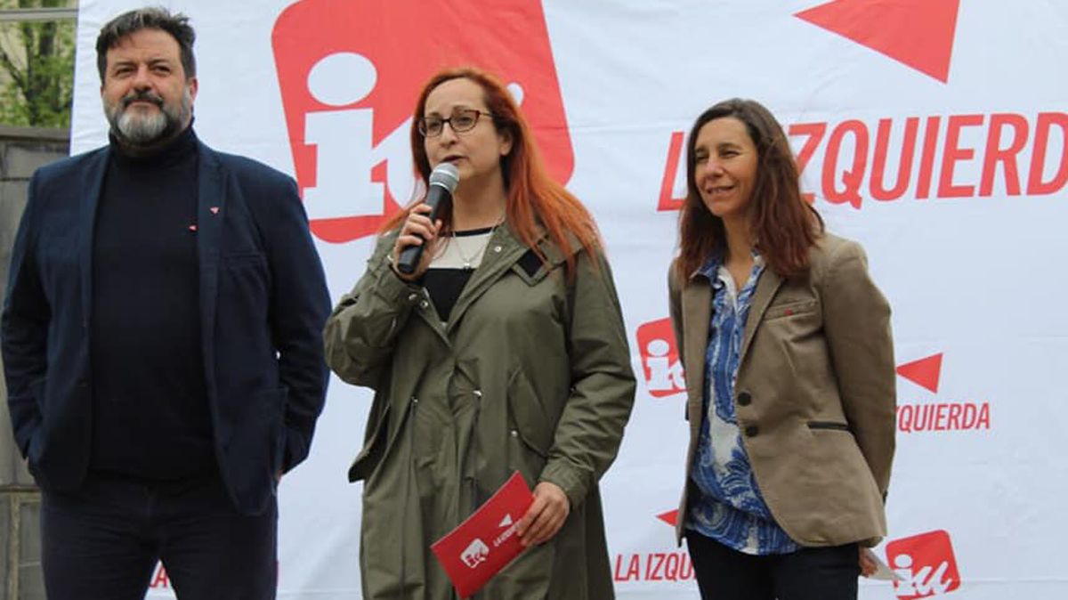 Carmen Franganillo, en el centro de la imagen, en un acto del partido. | L.N.C.