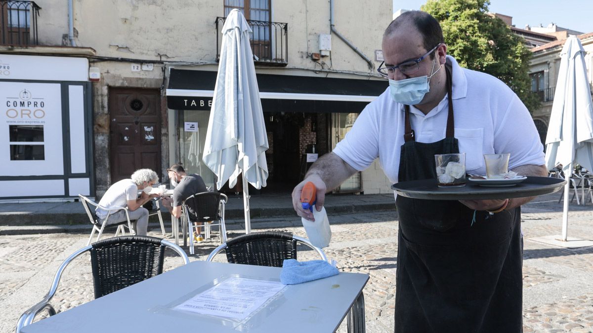 Una de las terrazas ubicadas en la plaza de San Marcelo. | CAMPILLO (ICAL)