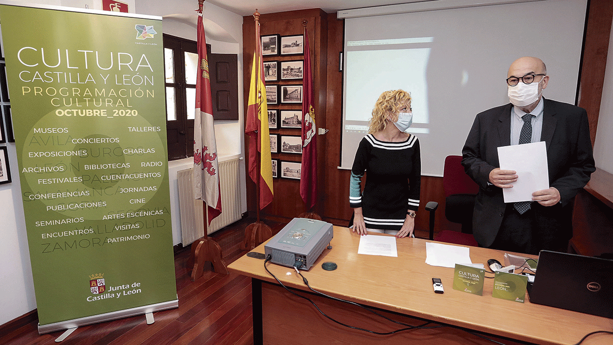 Eva Merino y Juan González-Posada durante la presentación de la programación de octubre. | CARLOS S. CAMPILLO (ICAL)