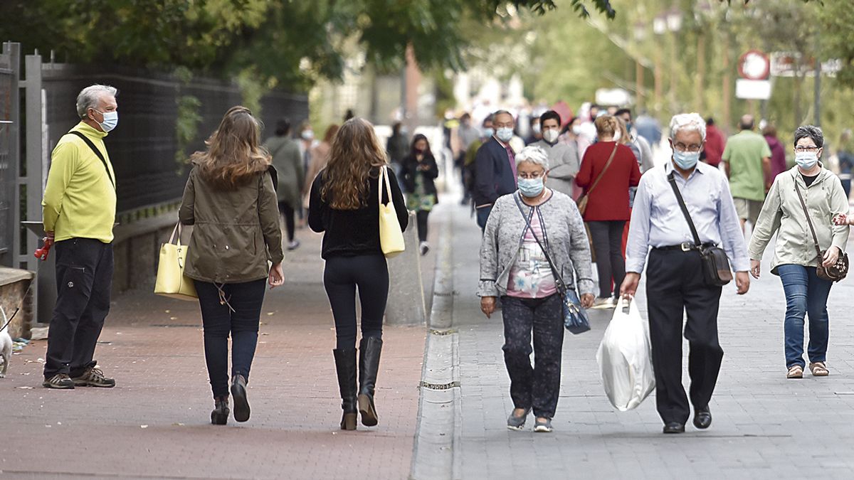 La provincia de León sumó este miércoles 64 positivos pero también un fallecido por coronavirus, por lo que so ya 442 desde el comienzo de la pandemia. | SAÚL ARÉN