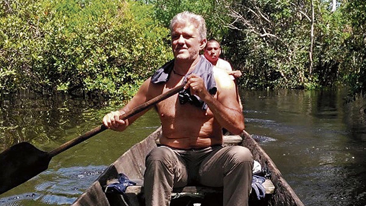 La canoa ha sido el mejor "medio de transporte" para el leonés para recorrer la selva.