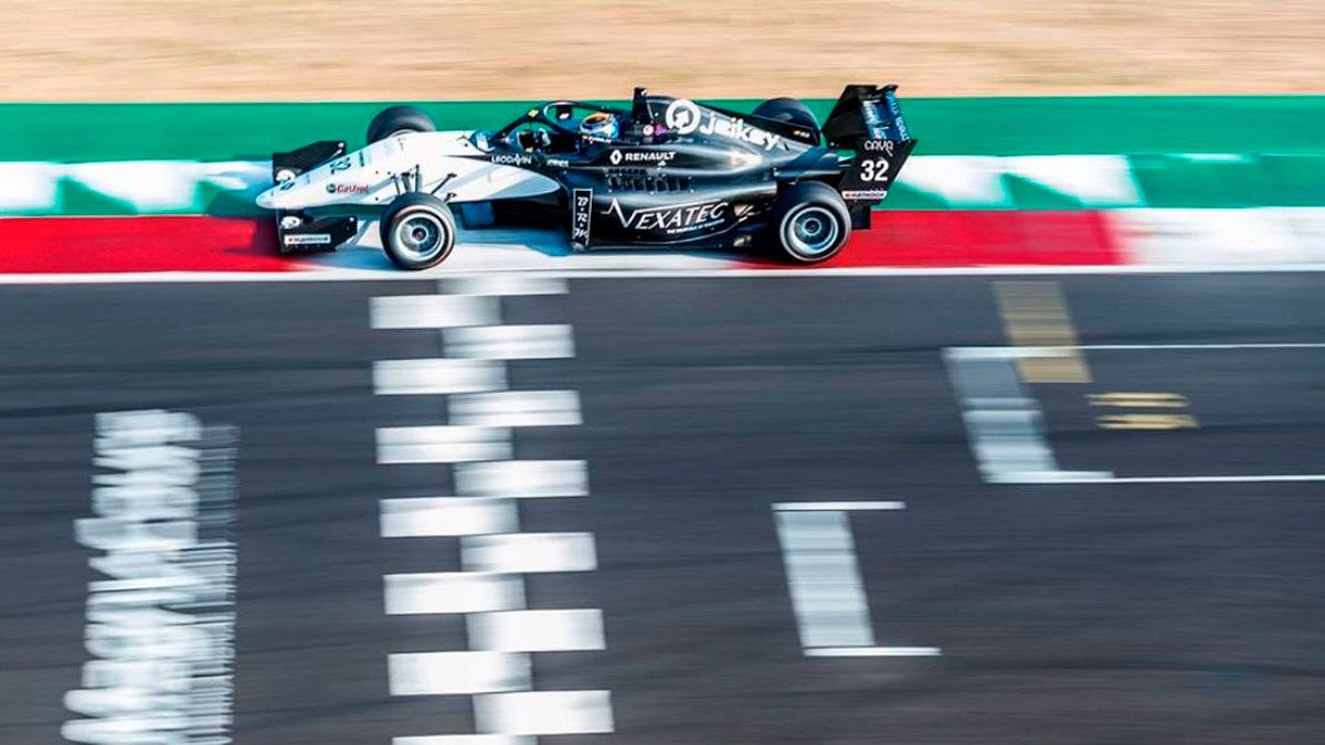 David Vidales, en una de las pruebas de este año de las Renault Sports Series. | JDMOTORSPORT David Vidales, en una de las pruebas de este año de las Renault Sports Series. | JDMOTORSPORT