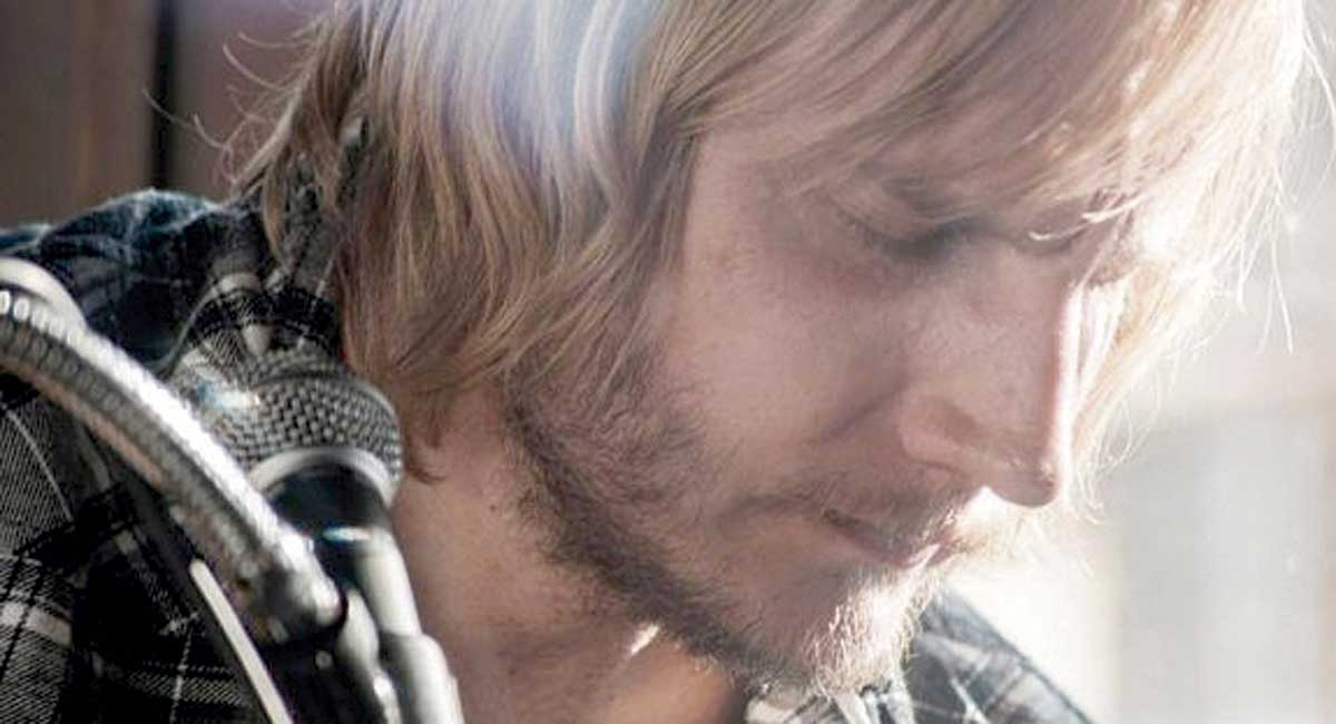 Paco Román acude esta noche a Espaciuo Vías para presentar en acústico los temas del disco ‘If’, último trabajo de la banda murciana.