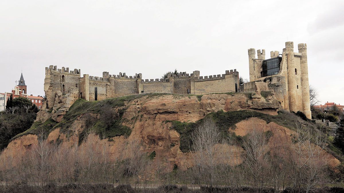 Las obras servirán para consolidar los muros del castillo. | DANIEL MARTÍN