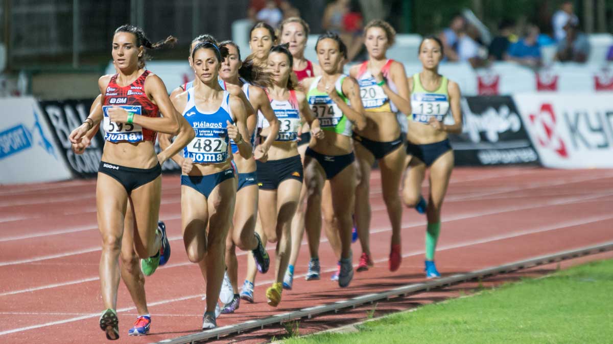 Lugueros, con el dorsal 482, fue plata también en los 5.000. Ana Vega, justo detrás, logró el bronce. | SPORTMEDIA