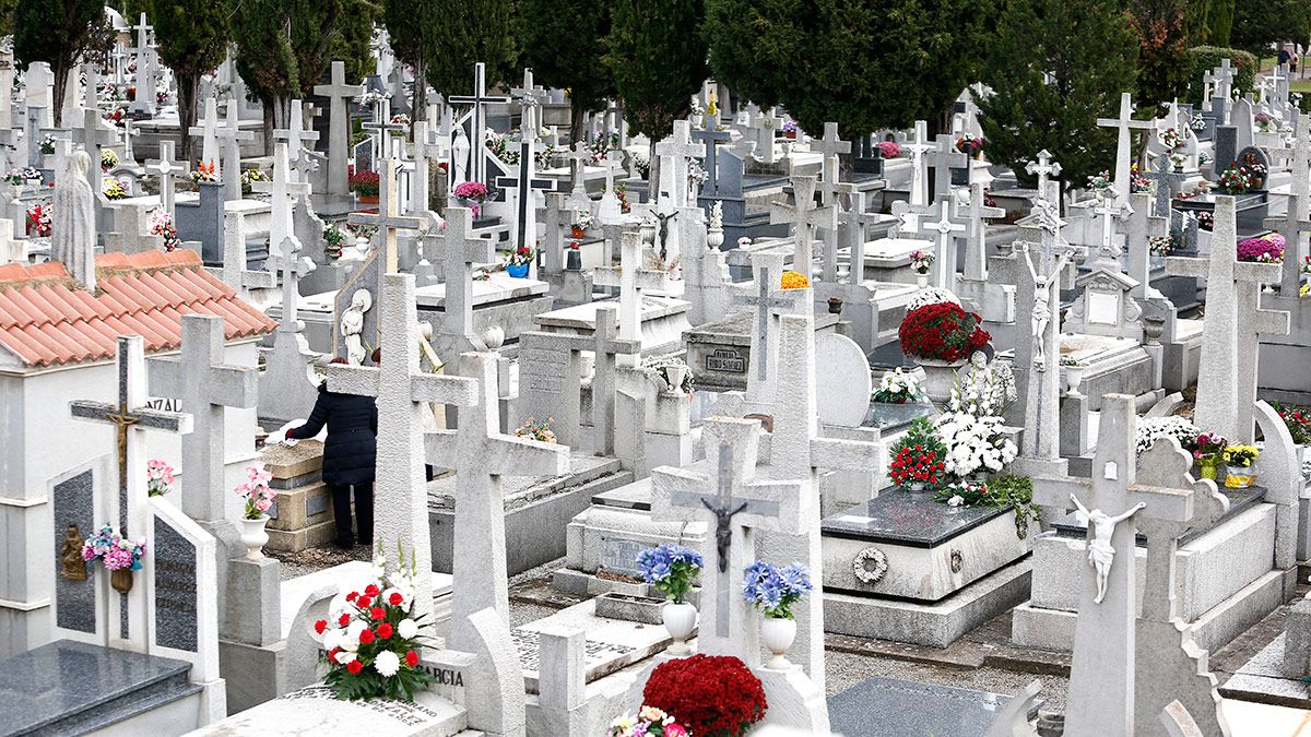 El cementerio de León en una imagen de archivo del Día de Todos los Santos. | ICAL