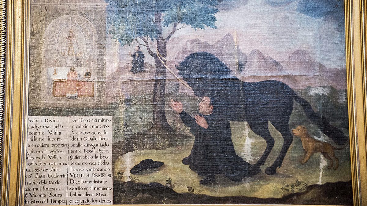 Un exvoto del Santuario de la Virgen de la Velilla y detalle de la ermita de Gete. | MAURICIO PEÑA