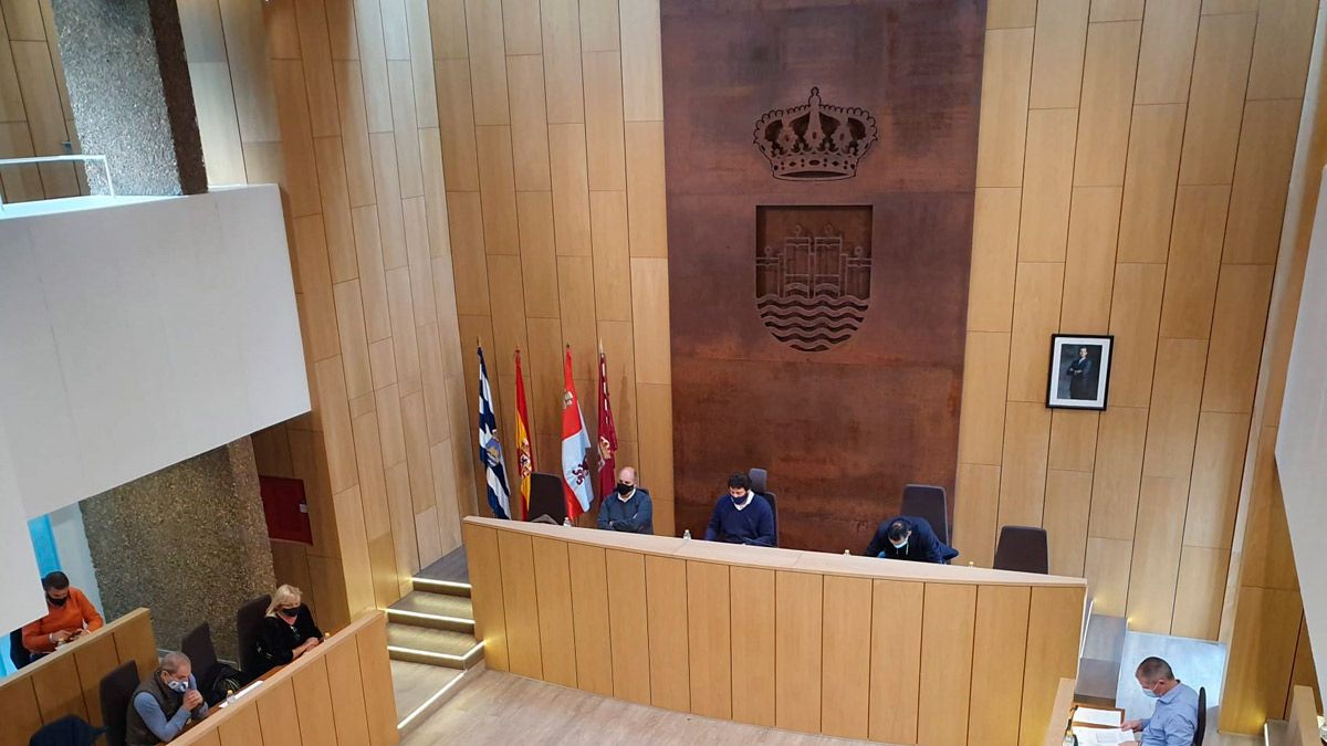 Un instante de la sesión plenaria en el Ayuntamiento de Villaquilambre. | L.N.C. Un instante de la sesión plenaria en el Ayuntamiento de Villaquilambre. | L.N.C.