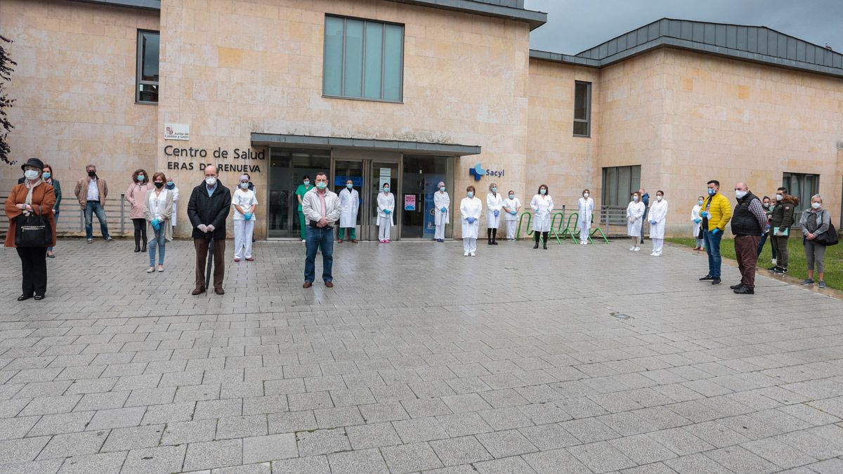 Acto de homenaje a los facultativos leoneses fallecidos a causa de la pandemia. | ICAL