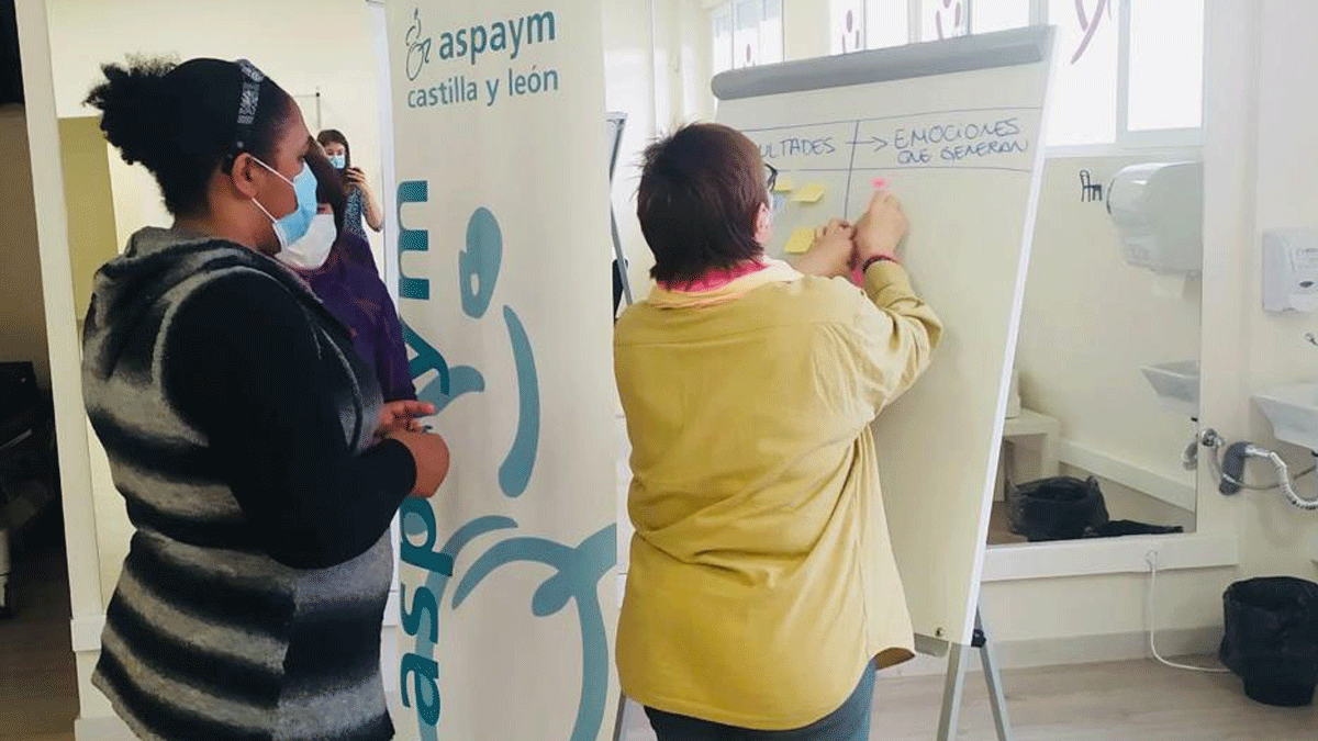 Prácticas en uno de los talleres. | Aspaym Prácticas en uno de los talleres. | Aspaym