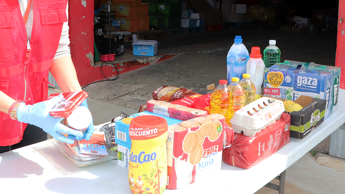 Imagen de donación de alimentos no perecederos. | Ical
