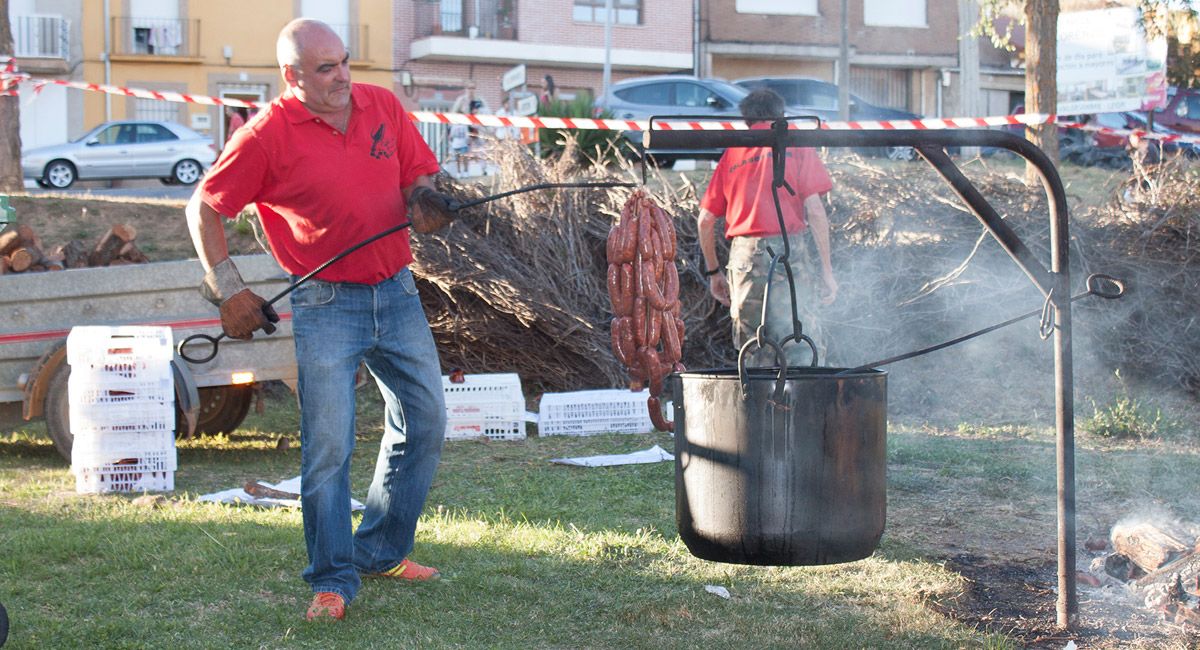 Los chorizos repartidos en los bocadillos se elaboran al prieto picudo. | T. GIGANTO
