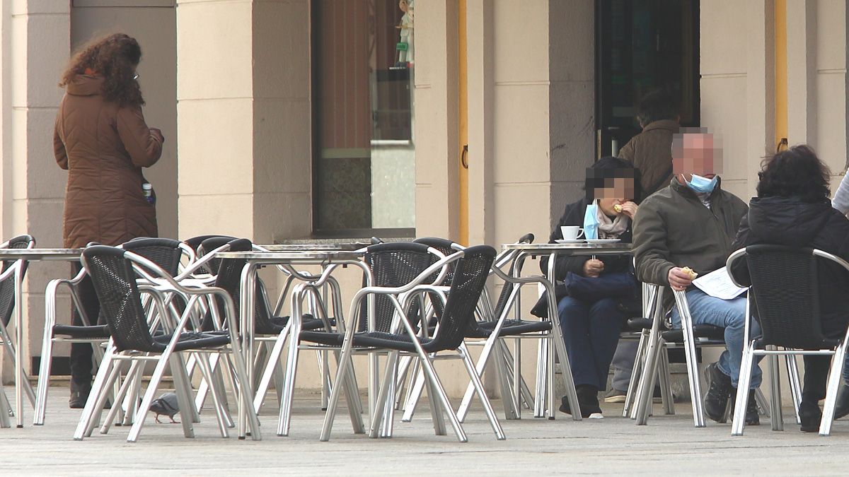 Una terraza de una cafetería en el Bierzo. | Ical