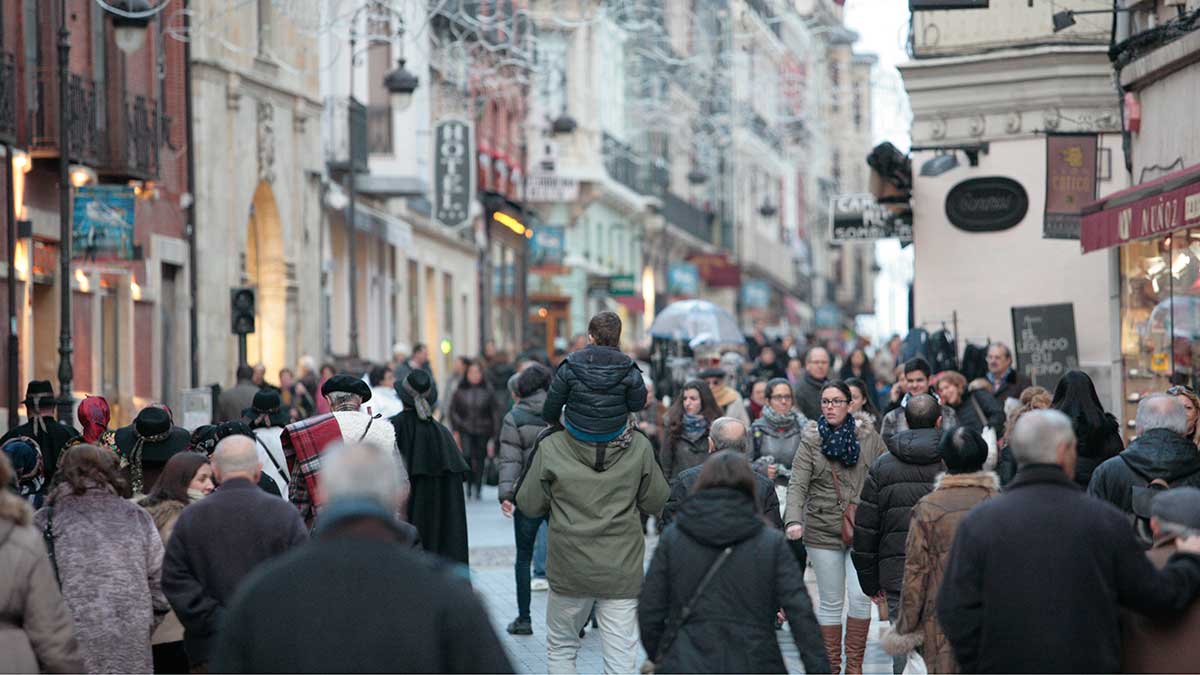 La gente abarrotó las calles céntricas de León durante toda la Navidad. | DANIEL MARTÍN