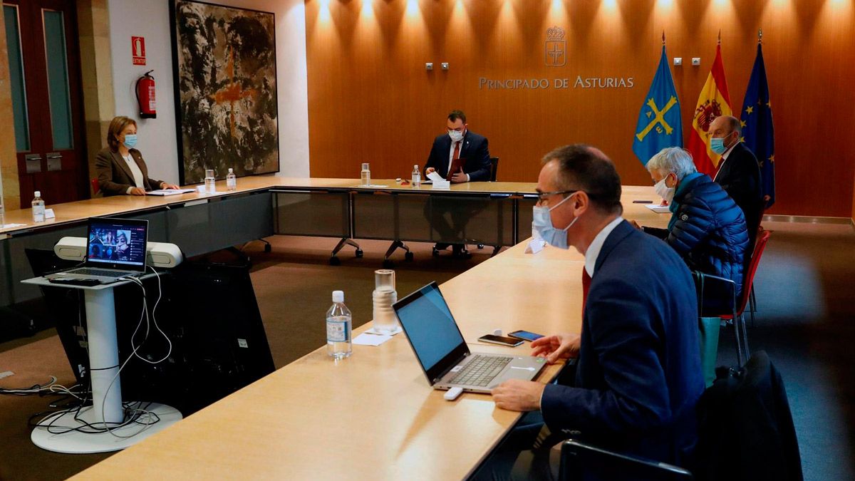 Reunión de las autoridades asturianas para abordar la crisis sanitaria. | E.P.