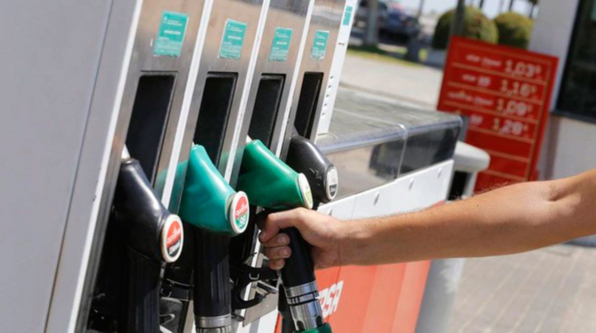 Imagen de archivo de una estación de servicio en una jornada habitual de repostaje | L.N.C.