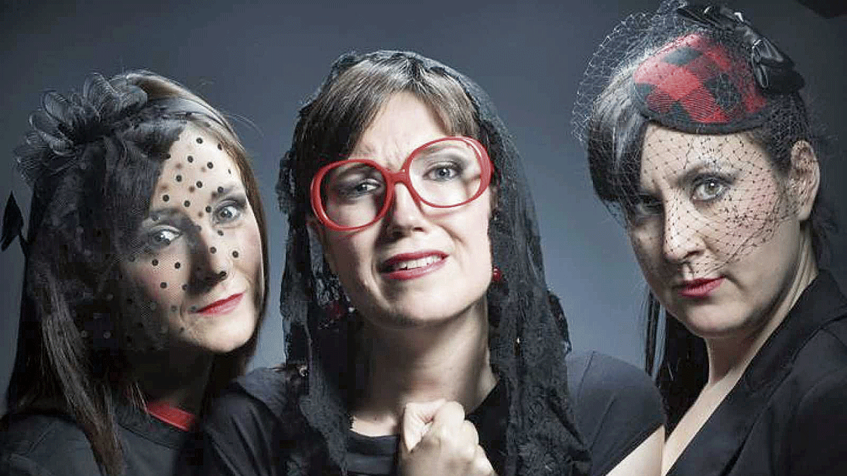 Ana López, Nieves Castells y Raquel Romero son las tres protagonistas de la comedia ‘Con la muerte en los tacones’ que hoy llega al Teatro El Albéitar.