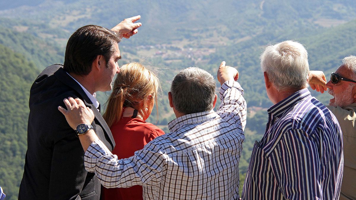 Suárez-Quiñones y Rosa Valdeón se reúnen con los alcaldes de León integrados en el Parque Nacional de Picos de Europa. | ICAL