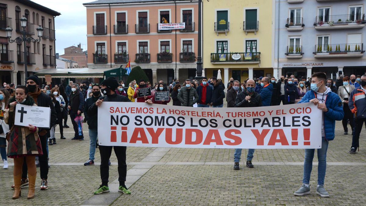 Imagen de la manifestación del domingo pasado, que se repetirá cada domingo para pedir soluciones a la crisis.
