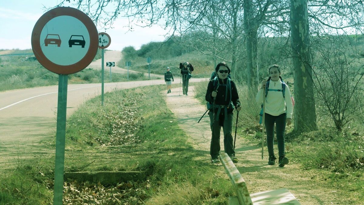 Denise Thiem durante una de las etapas en el Camino de Santiago. Denise Thiem durante una de las etapas en el Camino de Santiago.
