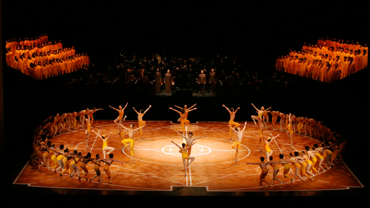 Un momento del ballet basado en la Novena Sinfonía de Beethoven con coreografía de Maurice Béjart.