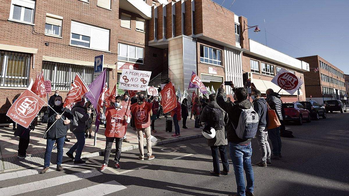 Imagen de archivo de una protesta educativa en León.  | SAÚL ARÉN
